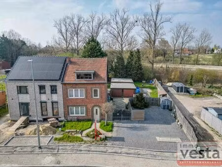 ruime  op te knappen woning aan de stadsrand