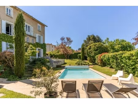 maison de luxe à vendre à saint-germain-au-mont-d'or