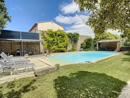maison de maitre du 18ème avec piscine  appartement indépendant
