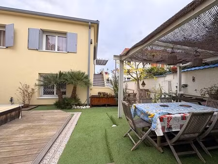 vente maison    8 pièces 210 m2 à béziers