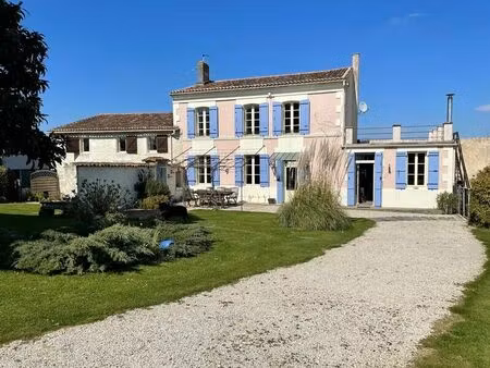 vente maison 12 pièces 280 m² nantillé (17770)