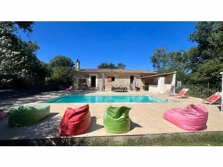 propriété en pierre rénovée avec piscine et jardin