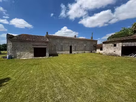 vente maison 5 pièces 227 m² à champagnolles (17240)  284 000 €