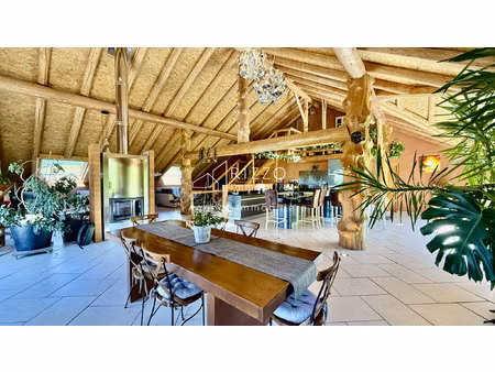 maison de 303 m2 sur 1300 m2 à mijoux