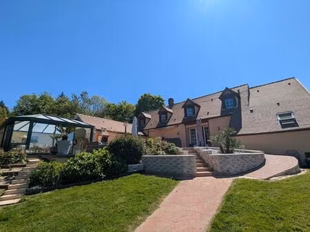 propriété économe en énergie 8 pièces avec piscine couverte