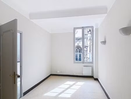 a louer avignon (84000) intramuros : appartement 2 pieces non meuble - quartier rue paul s