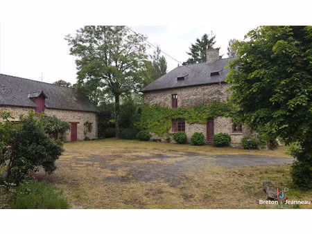 maison de maître avec pièce d'eau  proche de villaines la juhel