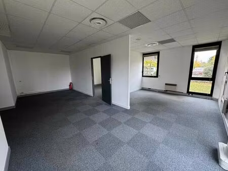 location bureau 63 m² à tours (37100)