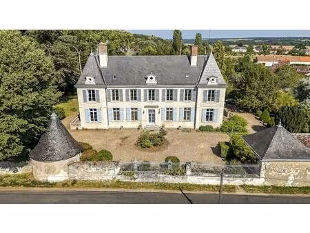 centre-val de loire – manoir du xviième siècle avec dépendances  piscine et parc