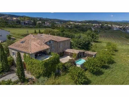 mas de caractère rénové du 19ème siècle avec jardin  piscine et cour intérieure