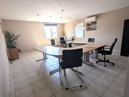location locaux professionnels 300 m² à six-fours-les-plages (83140)  3 500 €