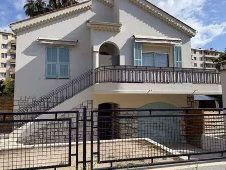 cagnes/mer 2p  40m² environ  sud  terrasse  pkg