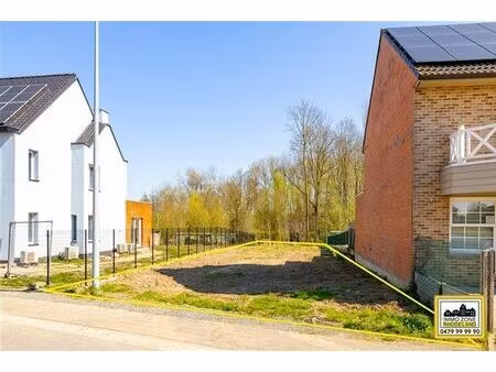 terrain à bâtir pour un projet de construction de maisons ju