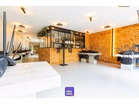 surface commerciale en plein centre-ville avec terrasse !