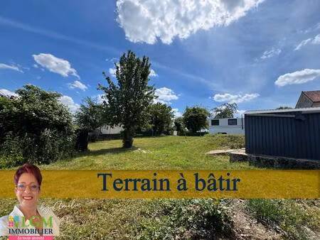 beau terrain à bâtir de 884 m²