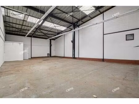 location local d'activités bezons 899 m²