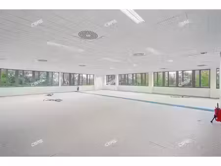 location bureau roissy en france 795 m²