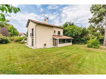 maison de luxe à vendre dans le quartier contour