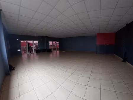 location local professionnel 92m2 - sainte rose