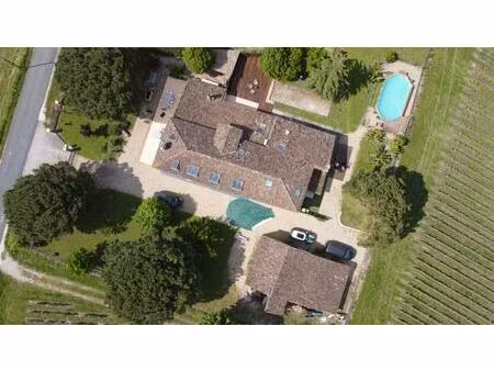 secteur saint emilion - domaine  gite  avec piscine  chai