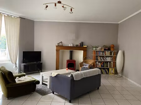 maison de ville dans la commune de voulmentin 6 pièce(s) 168 m2 avec jardin de ville