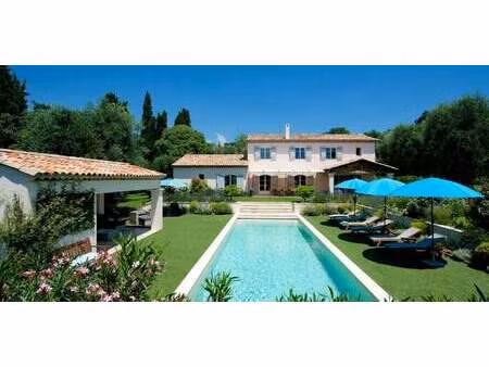 maison contemporaine avec piscine en bord de mer grimaud (83)