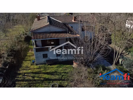maison individuelle à la campagne avec baignade à proximité