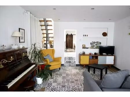 maison située au coeur de la chartre sur le loir  entièrement rénovée en 2022.