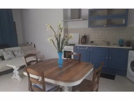 location maison  m² t-3 à saint-froult  830 €