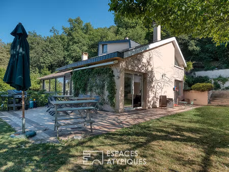 une maison d'architecte des années 70 aux portes de paris