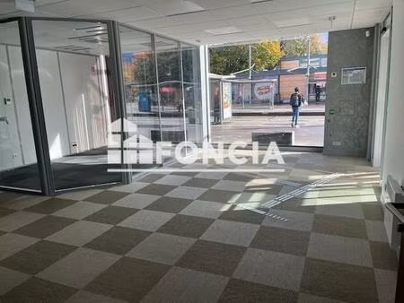 location - local commercial - 127 m² - 28 800 €/an hc ht -