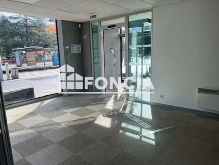 location - local commercial - 127 m² - 31 750 €/an hc ht -