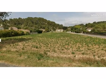 terrain constructible viabilisé de 2 490 m2