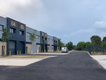 location locaux professionnels 493 m² à meyreuil (13590)  3 834 €