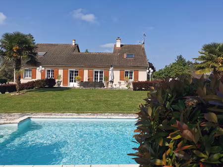 belle maison familiale avec dépendance  piscine et grand ter