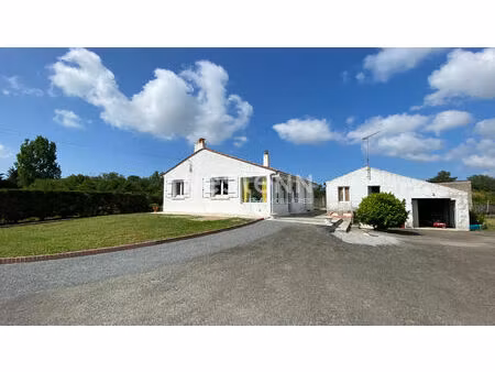 exclusivité : maison avec dépendances à la fradinière !