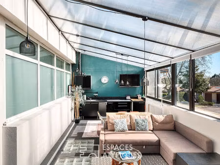 maison esprit loft en souplex avec jardin d'hiver et extérieur.