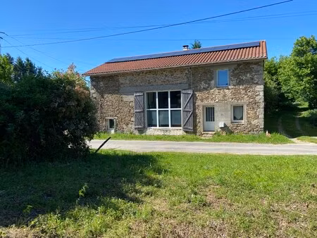 ensemble immobilier en pierre composé d'une habitation et d'une dépendance à usage de gara