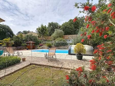 maison de luxe à vendre à saint-restitut