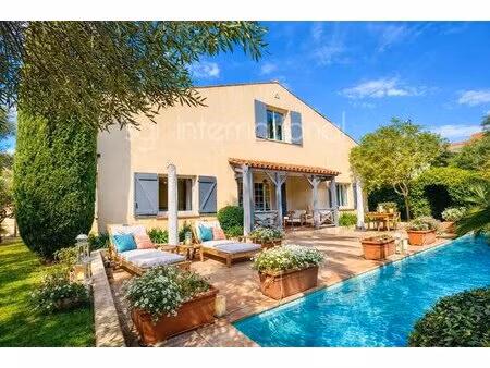 ref 2259 : saint tropez - centre - villa provencale -