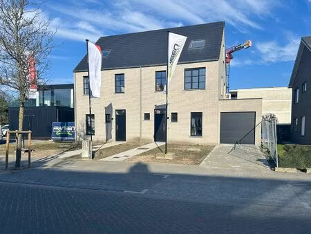 knappe energiezuinige woningen met 5 slpks en garage
