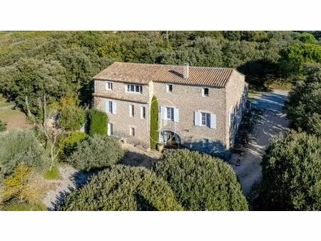propriété en pierre avec piscine à vendre à bonnieux
