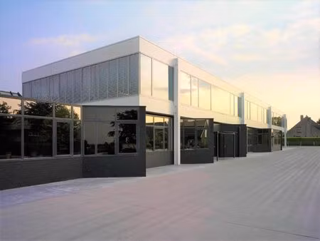 instapklare kantoorruimte (32 m²) met parking en alle faciliteiten inclusief  torhout.