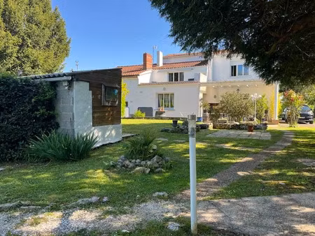vente maison 8 pièces 275 m² à le douhet (17100)  353 425 €