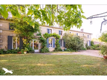 vente maison 8 pièces 226 m² à montguyon (17270)  286 200 €