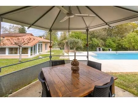 maison t5 avec piscine et hangar