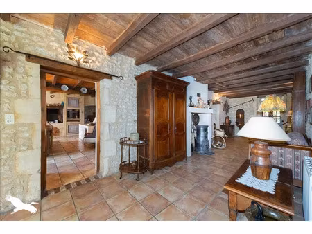 vente maison 7 pièces 298 m² à messac (17130)  337 600 €