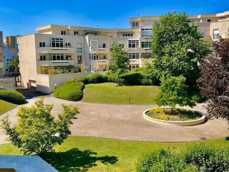 studio faibles charges avec balcon en plein coeur de ville !