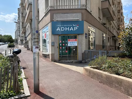 locaux d'angle de 70 m² . issy les moulineaux /porte de versailles