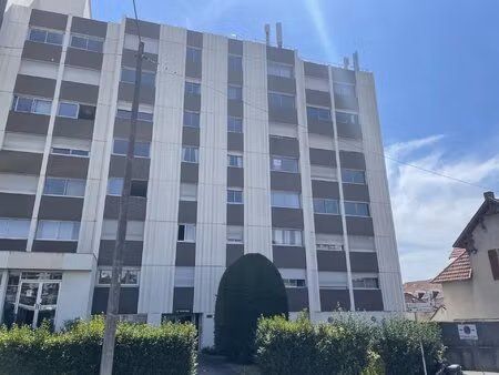 sous compromis ! a proximite de la gare  du tram  t1 dans un immeuble avec ascenseur et pl